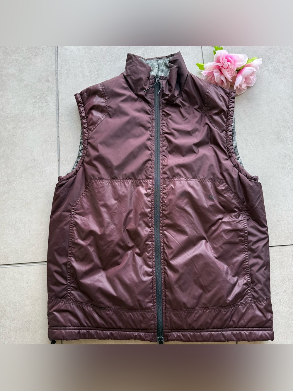 Theory Burgundy Sleeveless Puffer Vest medium lined pockets mock neck full zip